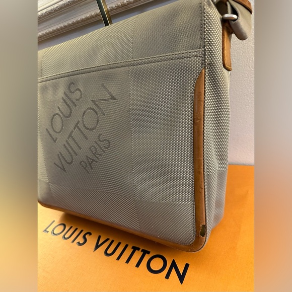 Louis Vuitton Terre Damier Geant Messenger Bag - Picture 12 of 15